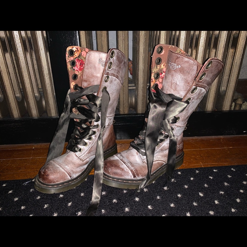 Dr Marten Triumph distressed boots